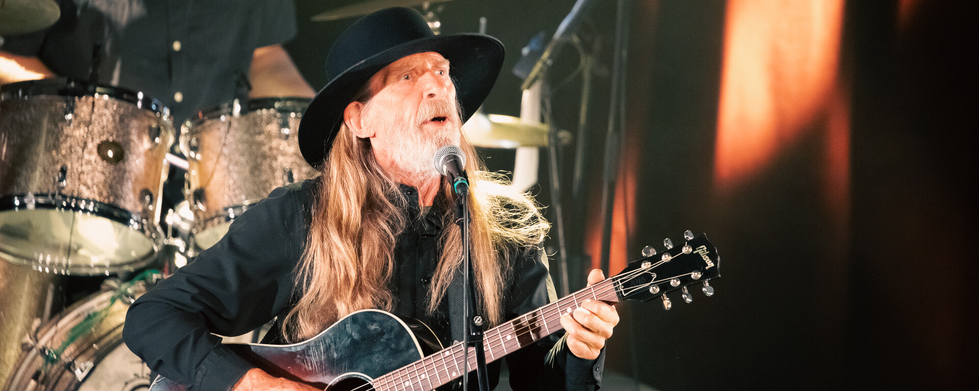 Bilde av en av regionens mest kjente musikere – Elg (Øyvind Elgenes). Foto: Steinar Melby